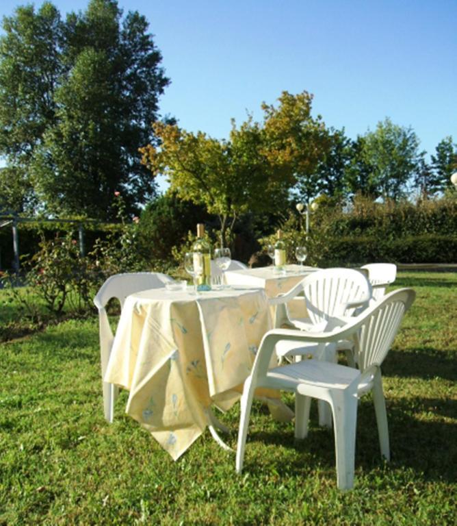 Hotel Garden Анцола-делл'Эмилия Экстерьер фото